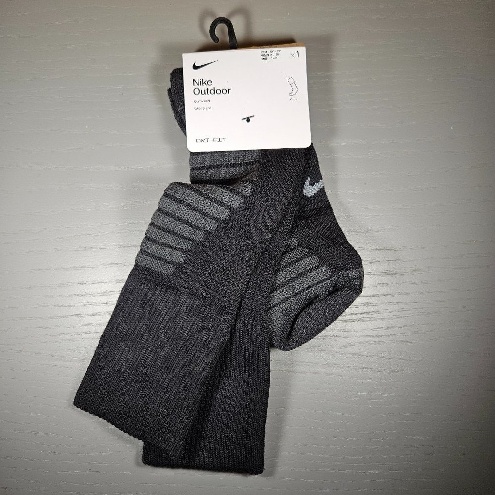 Nike Outdoor Cushioned Wool Blend Crew Socks Unisex Size Medium FD8472-010 Black